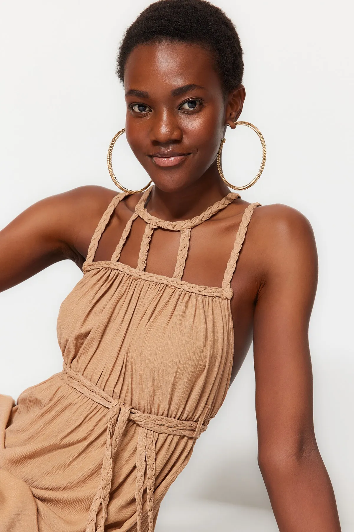 Trendyol Collection  Braunes, gewebtes Maxi-Strandkleid zum Binden aus 100 % Baumwolle mit Gürtel TBESS23EL00070