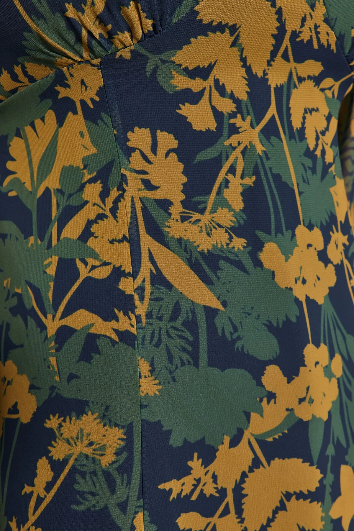 Trendyol Collection  Mehrfarbiges, gefüttertes Chiffon-Webkleid mit V-Ausschnitt und A-Ausschnitt TWOAW24EL00320