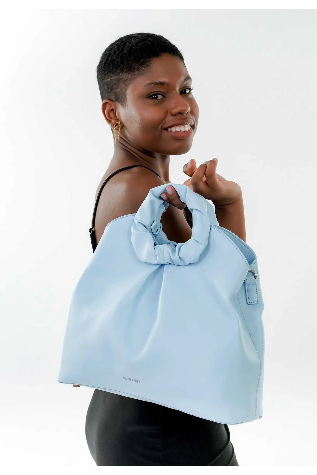 SURI FREY  Shopper NFT Web 3.0