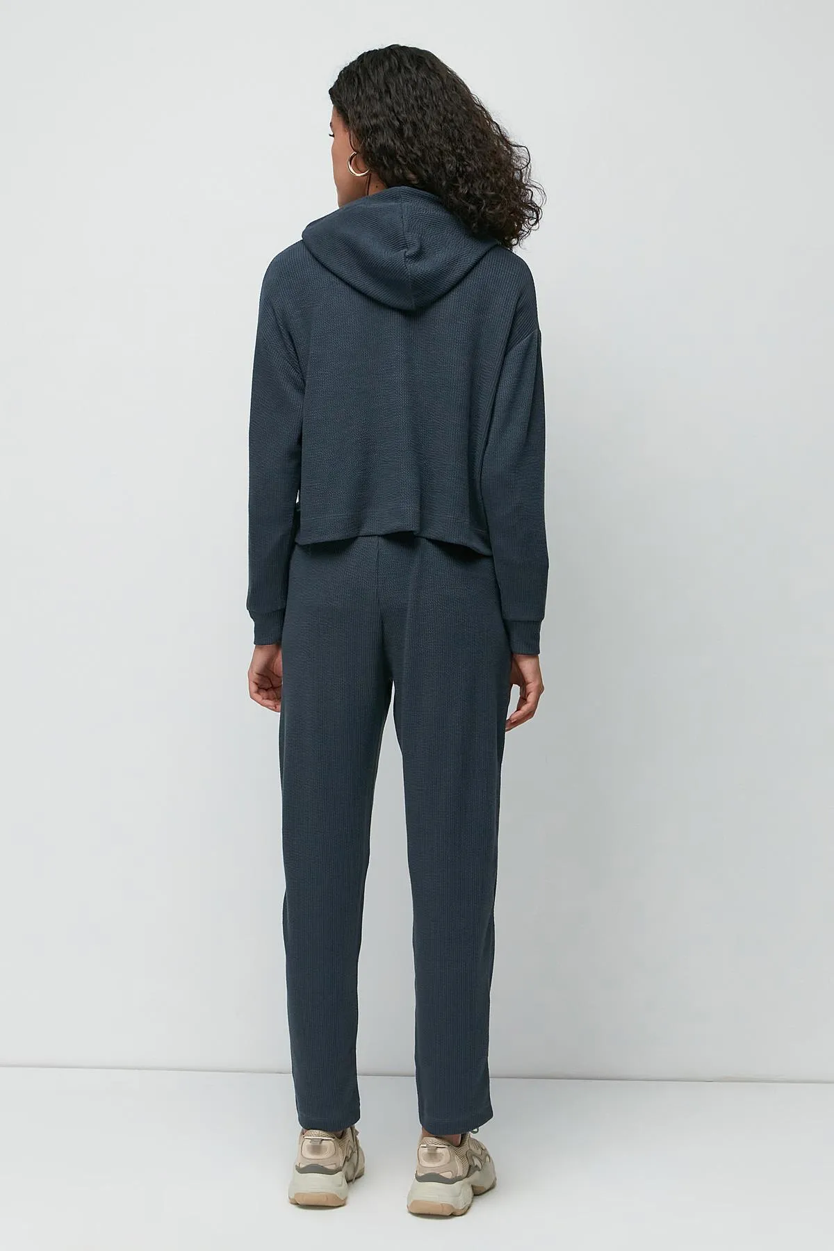 C&City  Geripptes Sweatshirt-Hosen-Set mit Kapuze 9131 Geräuchert