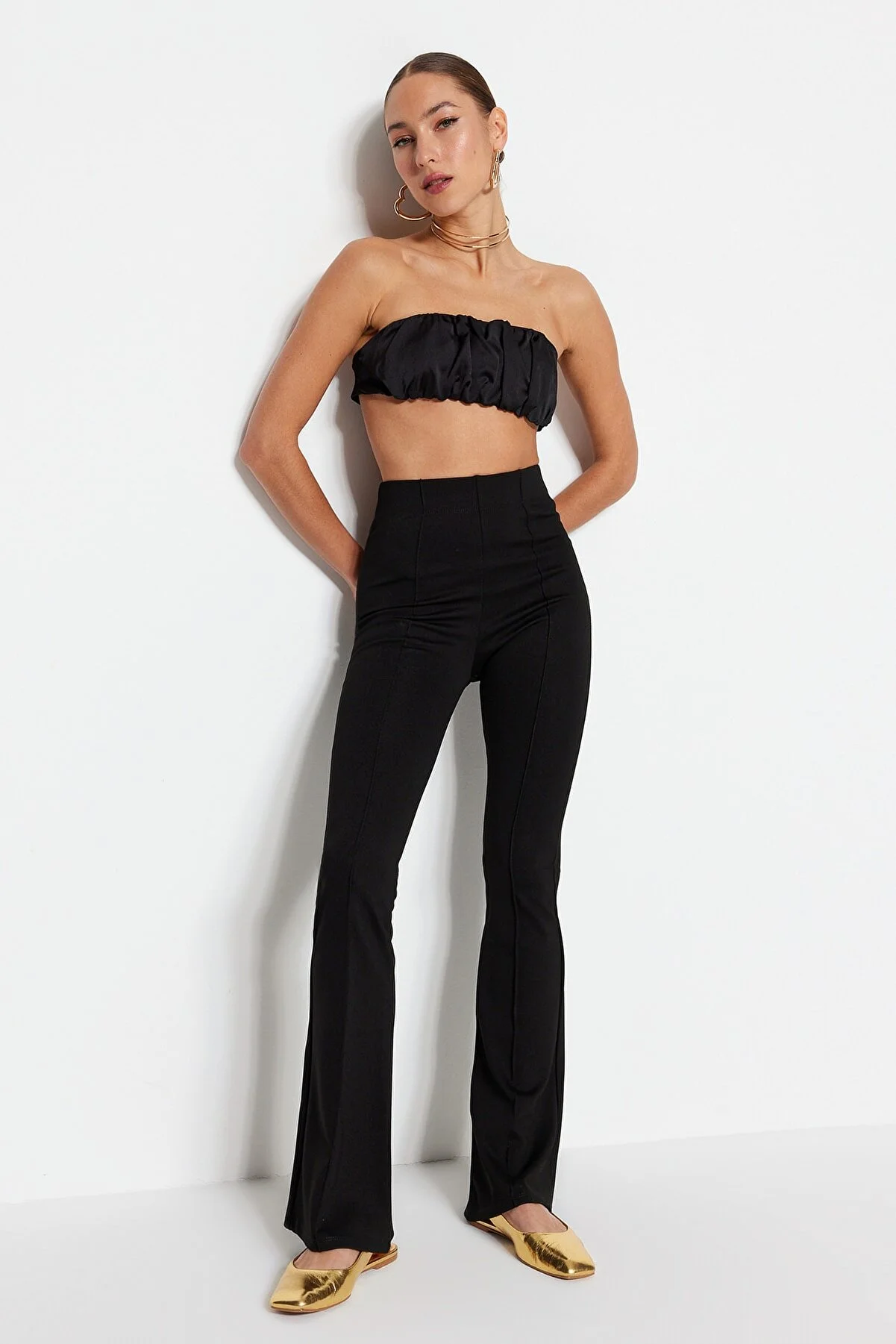 Trendyol Collection  Schwarze, gerippte, ausgestellte Hose mit elastischem Bund/Spanisches Bein, hohe Taille, gestrickte Hose TWOSS20PL0342