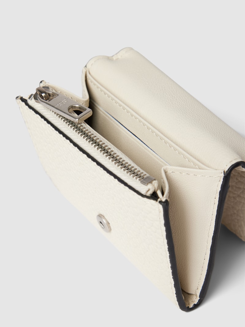 Portemonnaie mit Label-Detail Modell 'AISSA' in offwhite