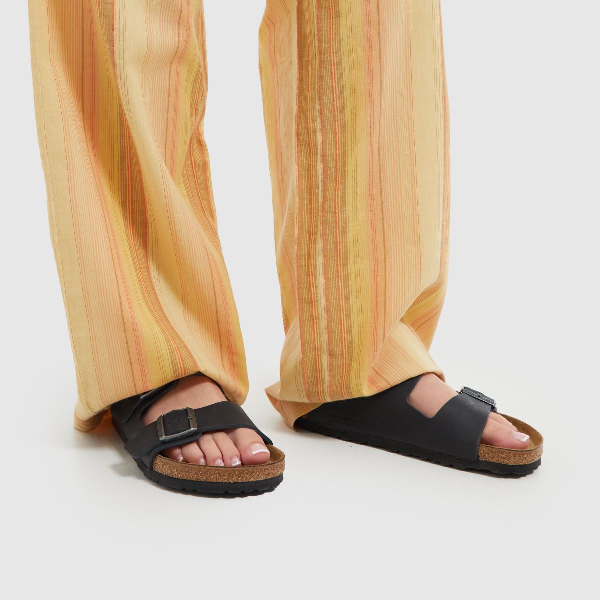 BIRKENSTOCK Arizona – Svarta sandaler med oljad passform i läder