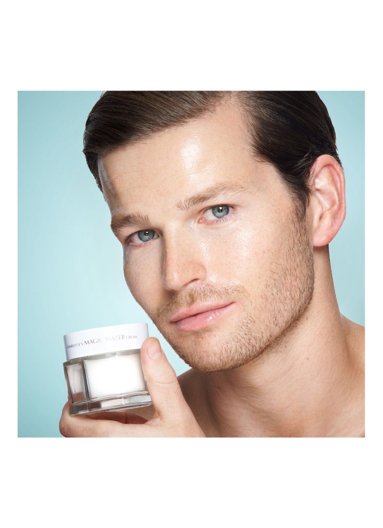 Ricarica di crema idratante da giorno Charlotte's Magic Water di Charlotte Tilbury -