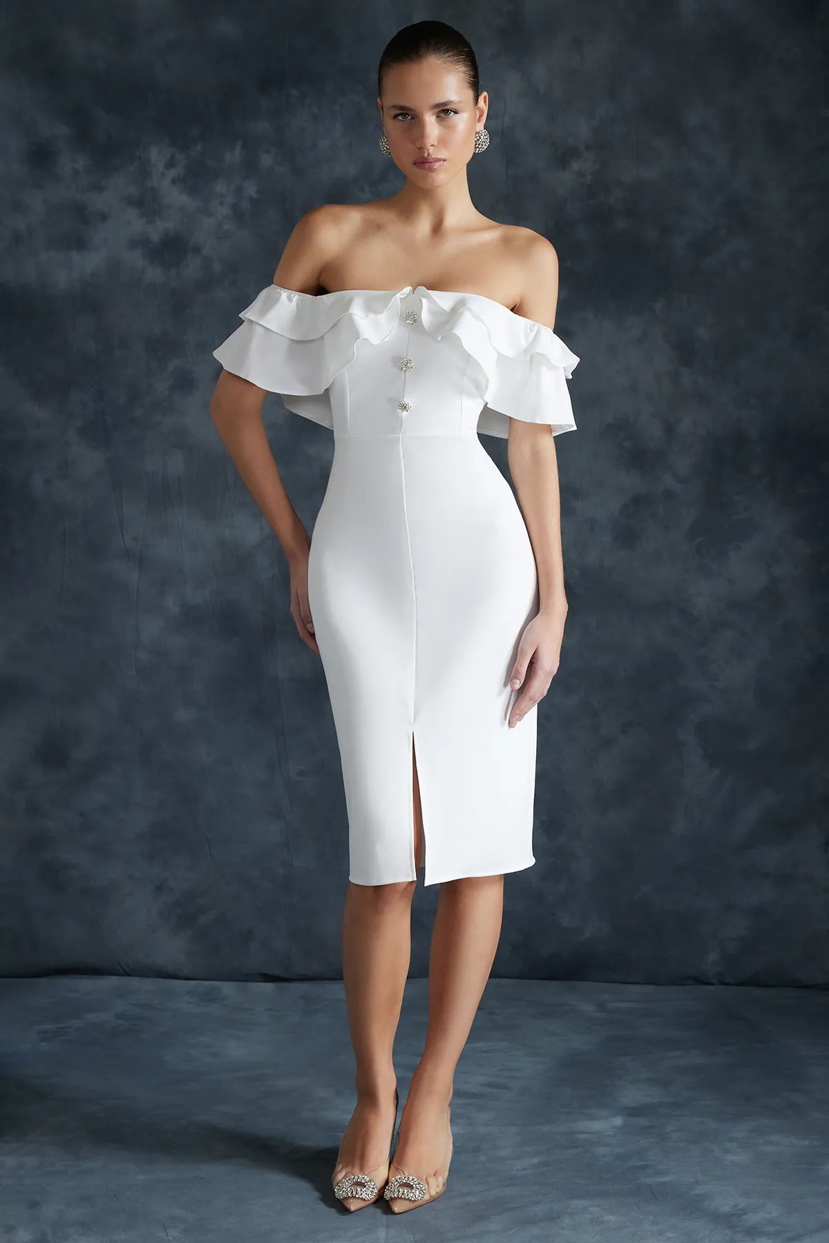 Trendyol Collection  Braut-Abendkleid mit Ecru-Futter und gewebten Volants TPRSS21EL1403