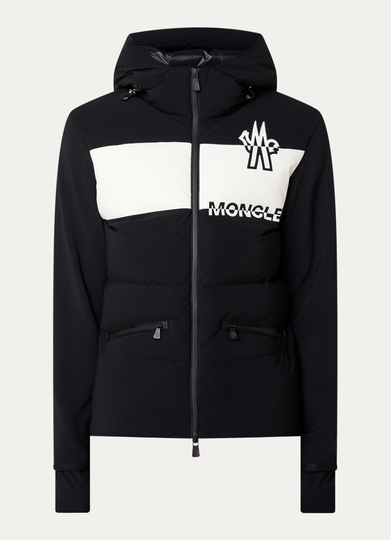 Moncler-tikkitakki, jossa logo ja vetoketjutaskut