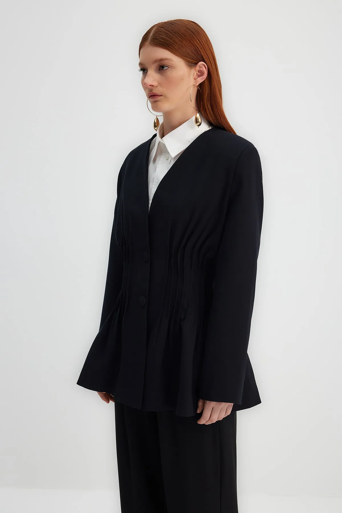 Trendyol Modest  X Kevser Sarıoğlu Schwarze, gerippte, detaillierte Webjacke TCLSS23CK00002