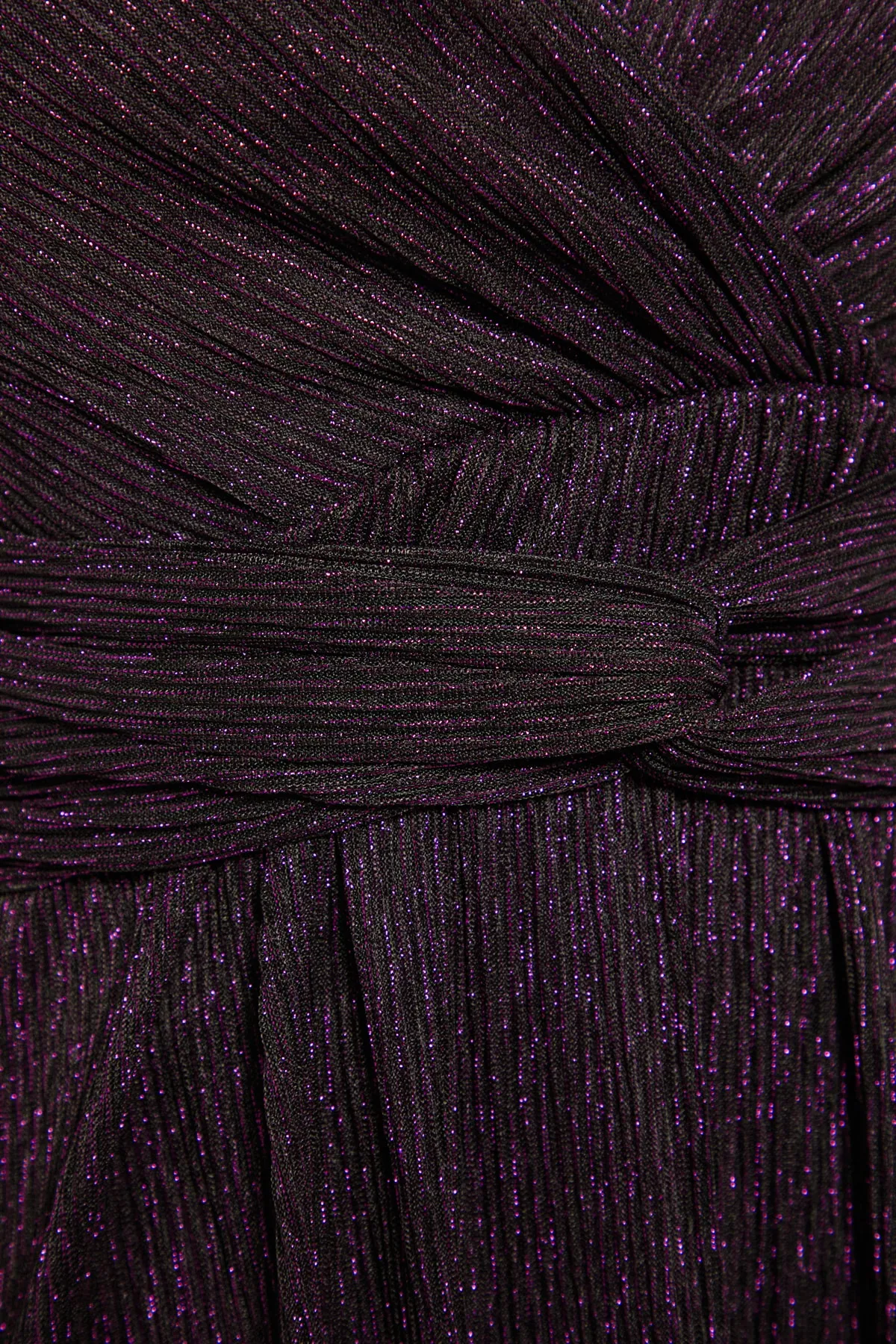 Trendyol Collection  Detailliertes Abendkleid mit lila Ärmeln TPRAW23EL00301