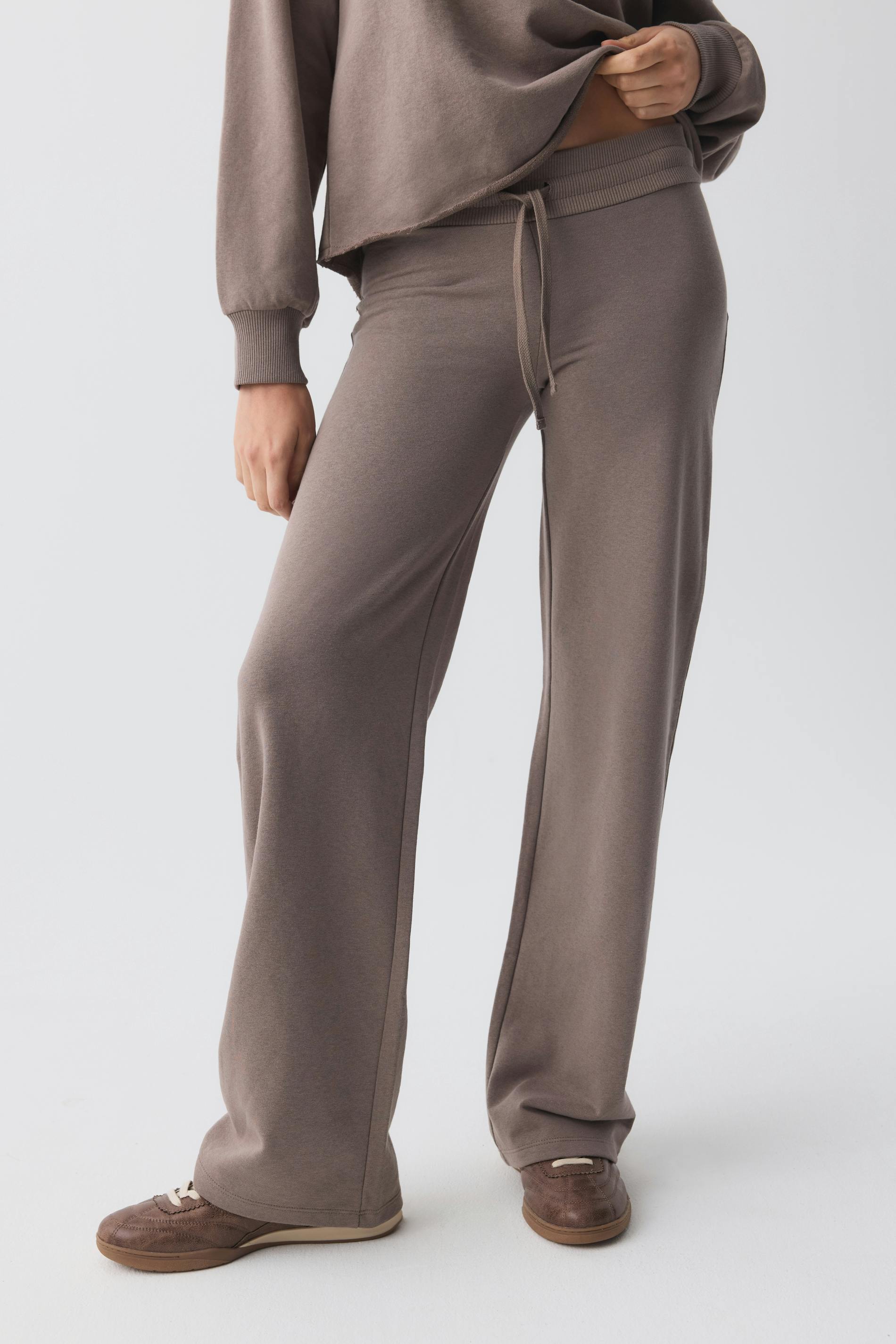 Slim low waist sweatpants