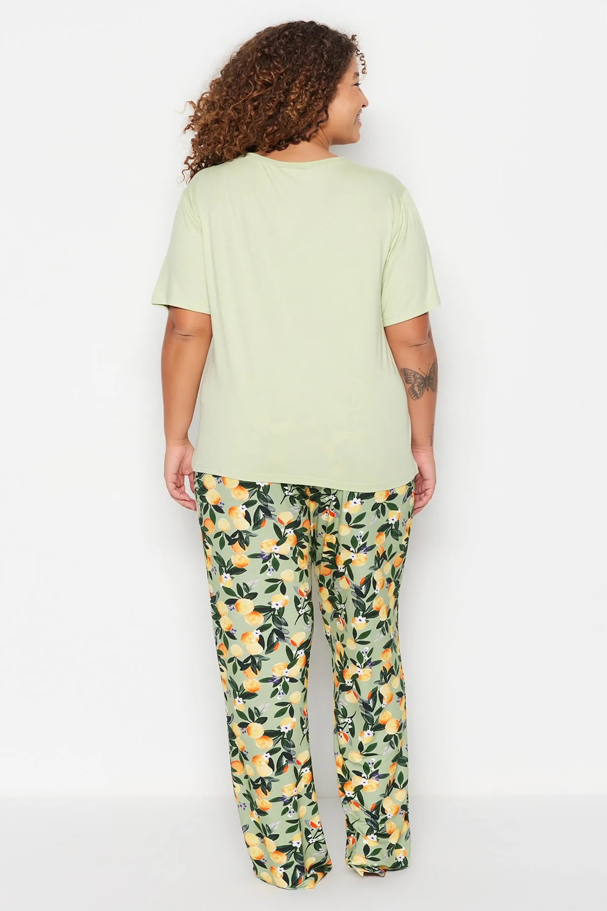 Trendyol Curve  Mintgrünes bedrucktes Pyjama-Set aus Strick TBBSS23AI00005