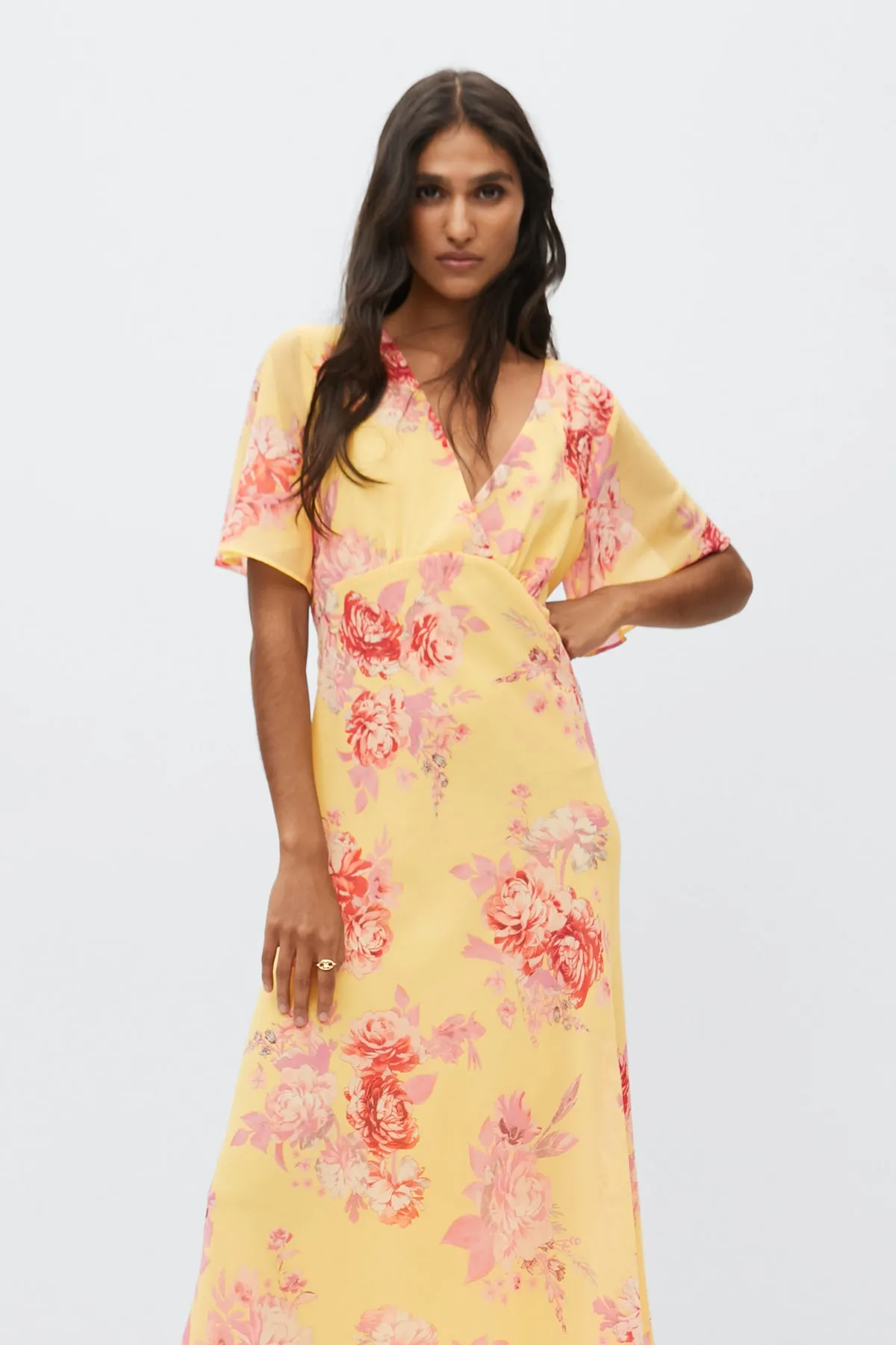 MANGO  Gelbes Damenkleid 27057131