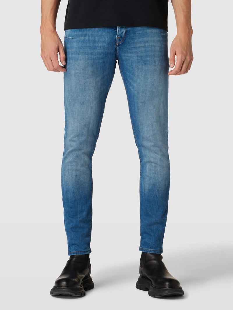Jeans mit Label-Patch Modell 'Servando' in blau