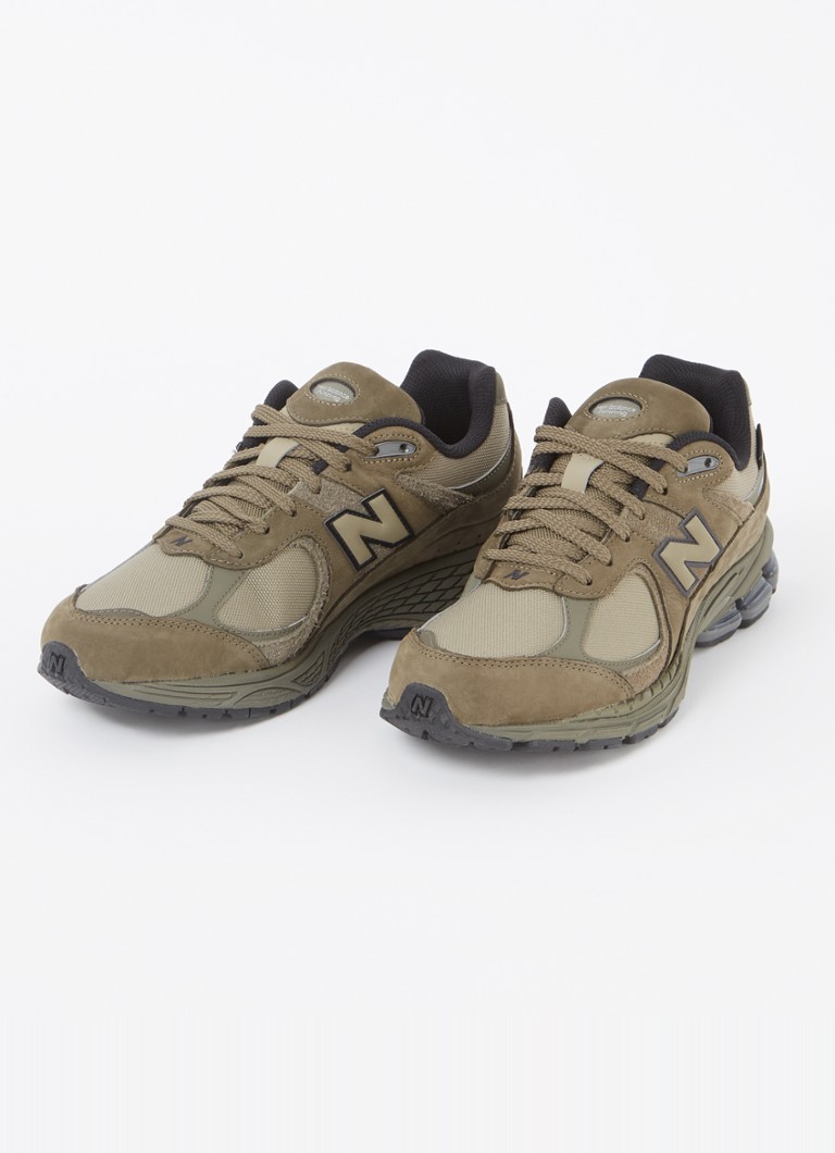 Sneakersy New Balance 2002 z detalami ze zamszu i siateczki.