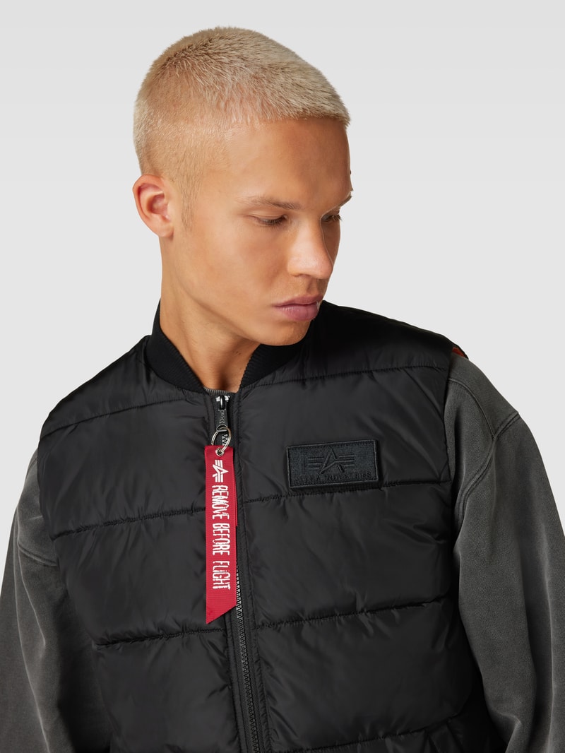 Steppweste mit Label-Detail in schwarz