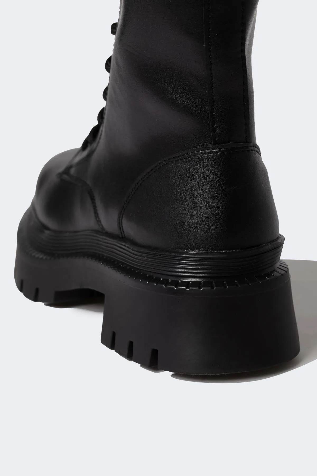 DeFacto  Damenstiefel aus Kunstleder mit hoher Sohle zum Schnüren und Reißverschluss