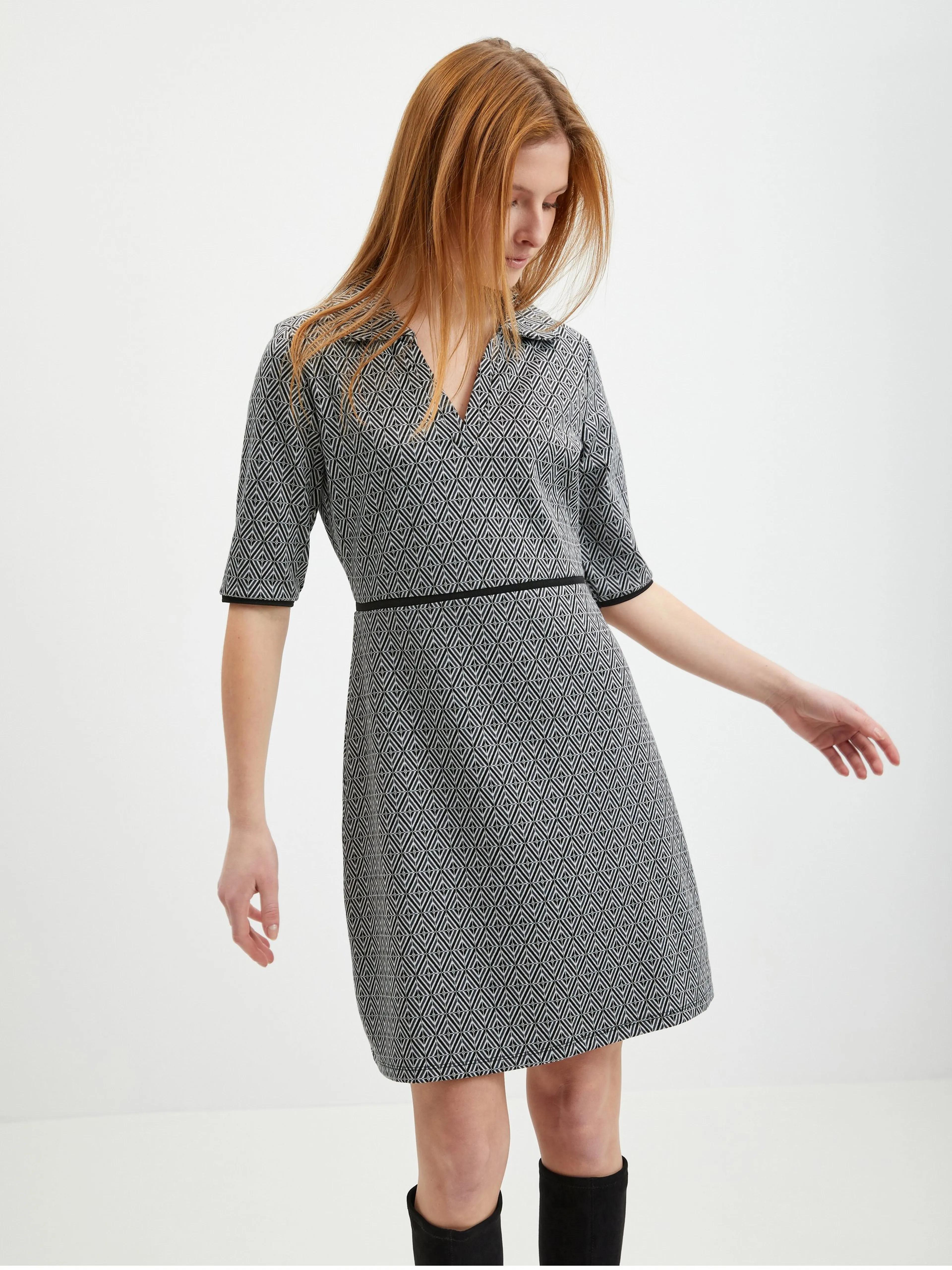 Schwarzes gemustertes Damen-Pulloverkleid ORSAY