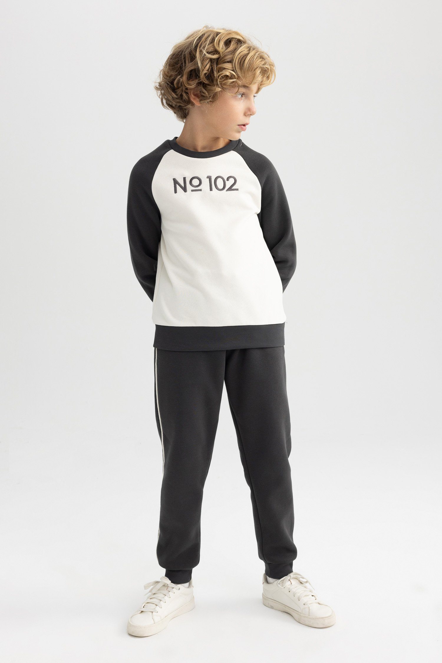 DeFacto Jogginganzug Jungen Jogginganzug REGULAR FIT (Packung, 2-tlg)