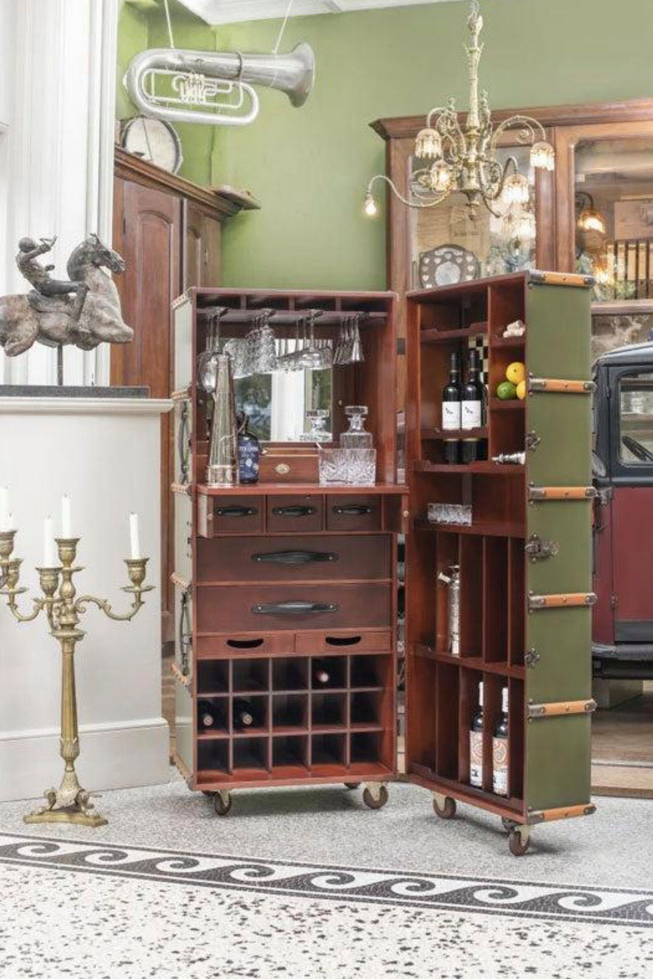 AUTHENTIC MODELS Barschrank Koffer Stateroom Field Green