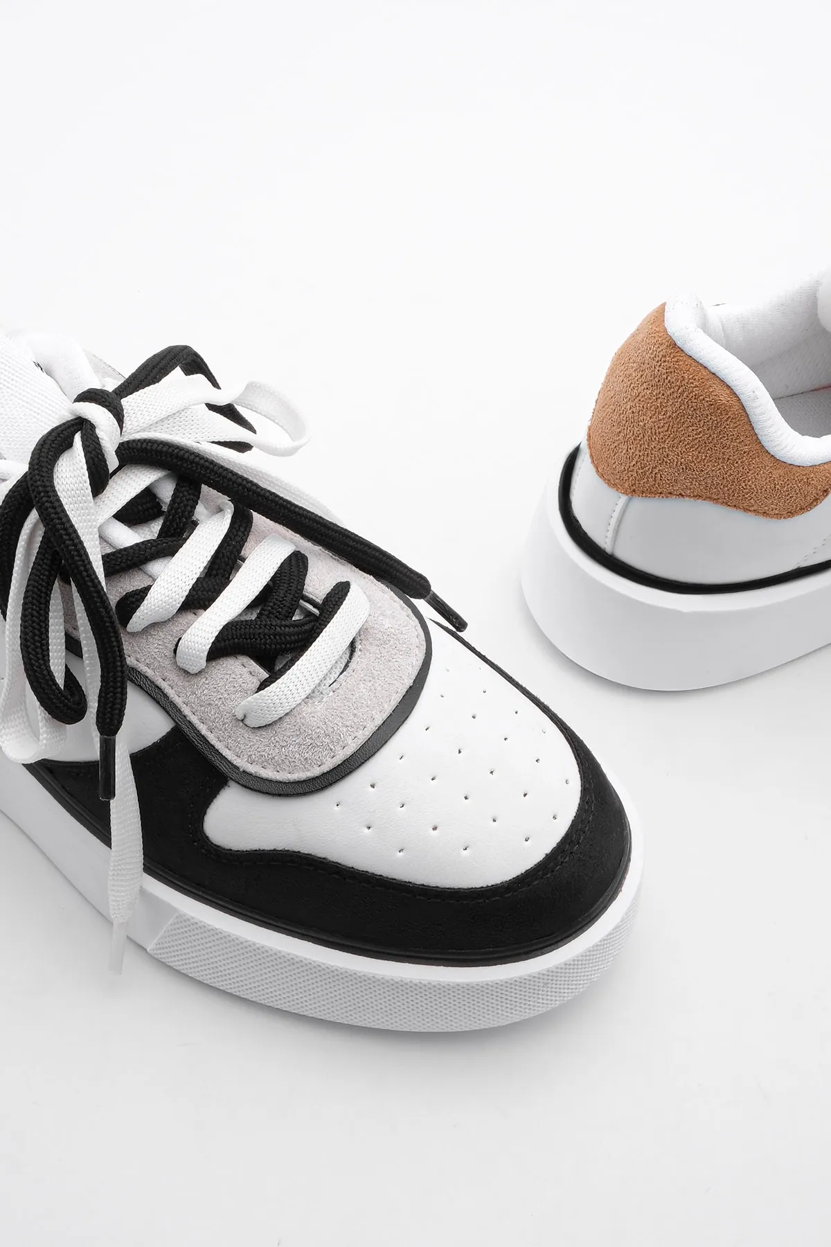 Marjin  Damen-Sneaker, hohe Sohle, Blockfarbe, Schnür-Sportschuhe, Pera weiß