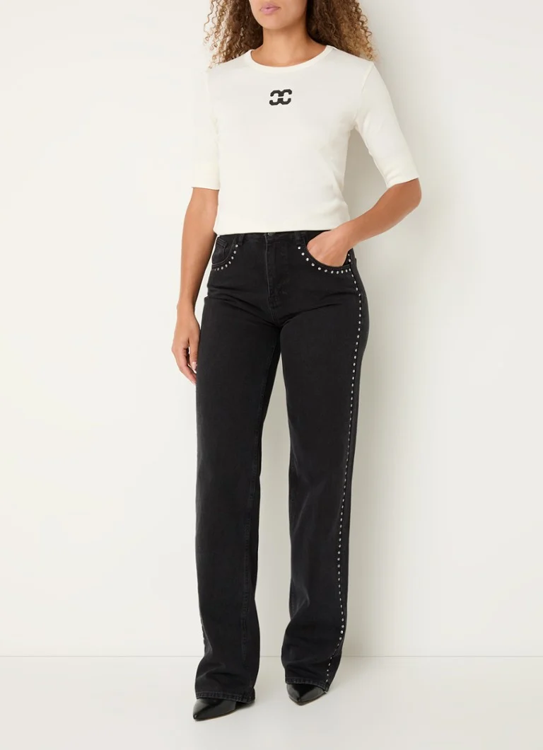 Jeans Vika a vita alta e gamba dritta, impreziositi da borchie, di Co'Couture.