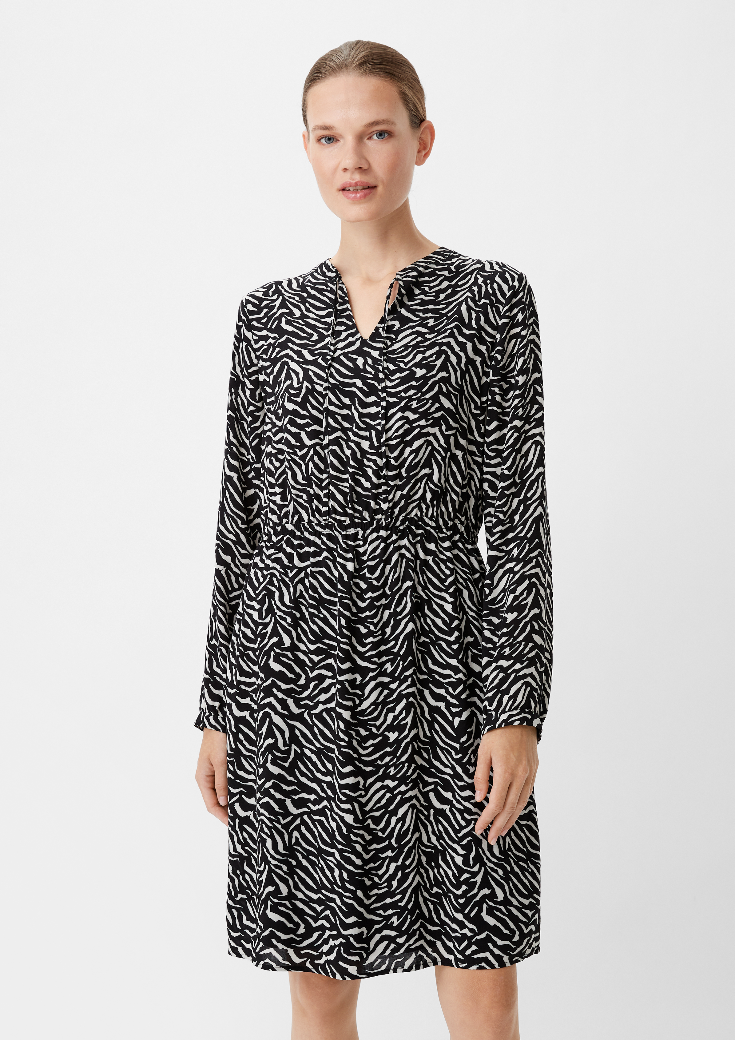 Kleid aus Viskose - schwarz