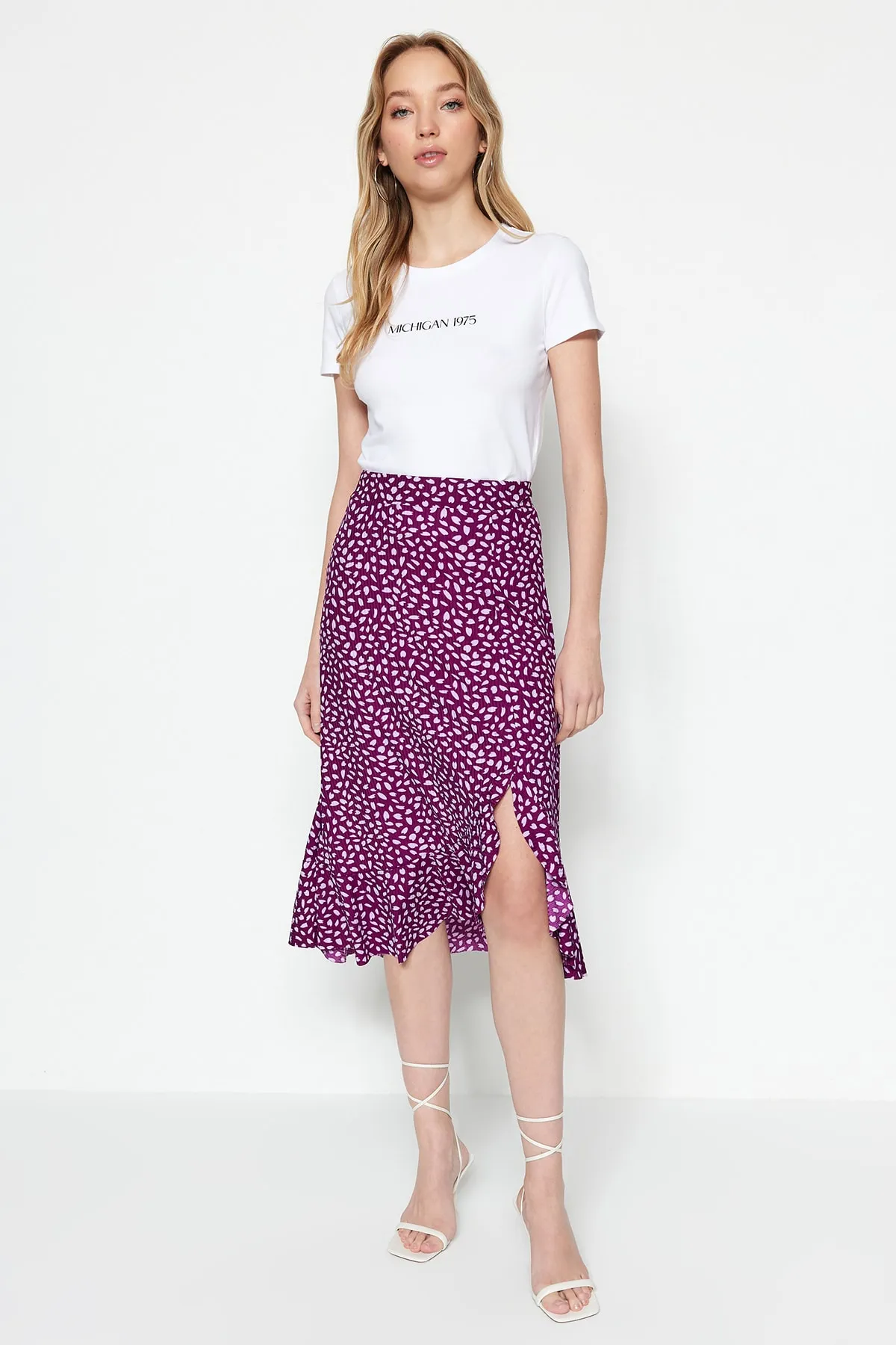 Trendyol Collection  Lila bedruckter High-Waist-Midirock aus Stretch-Strick mit Raffung und Volant TWOSS21ET0029