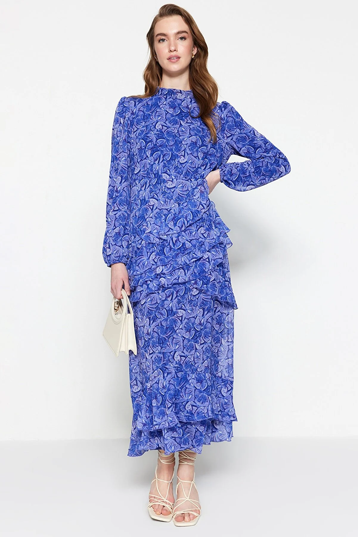 Trendyol Modest  Blaues Kleid aus gewebtem Chiffon mit Blumenrock und Rüschenfutter TCTSS23EB00160