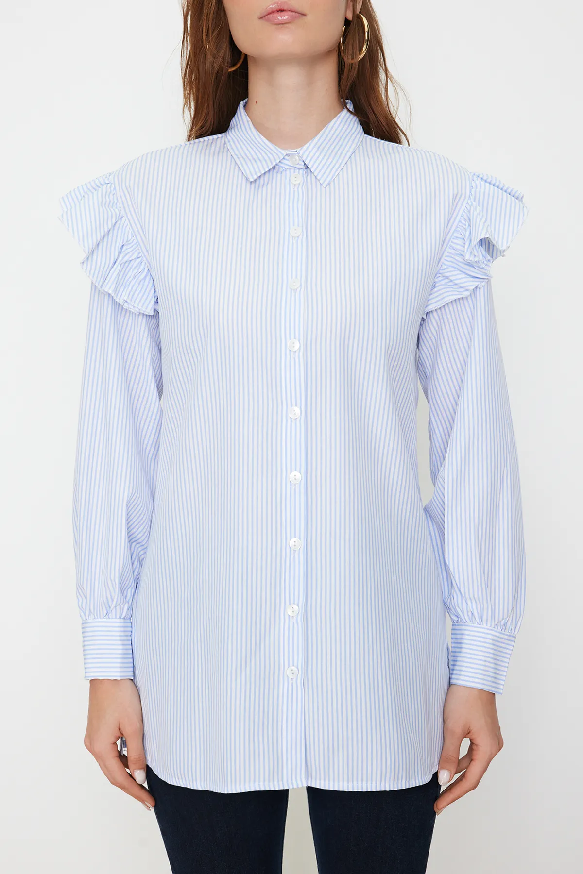 Trendyol Modest  Hellblaues gestreiftes Hemd aus gewebter Baumwolle TCTSS24TG00010