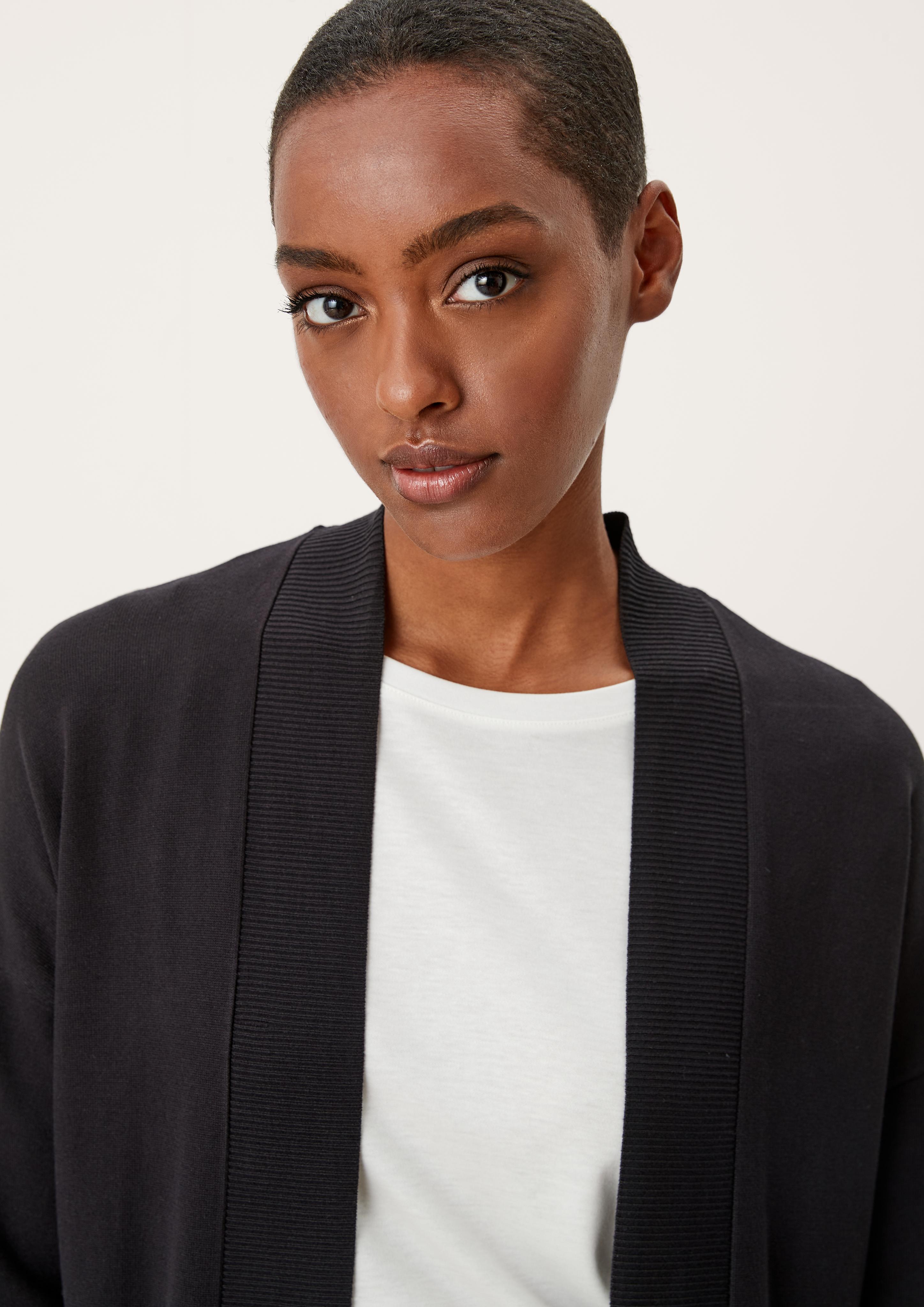 Cardigan aus Feinstrick  01.899.64.X047-9999