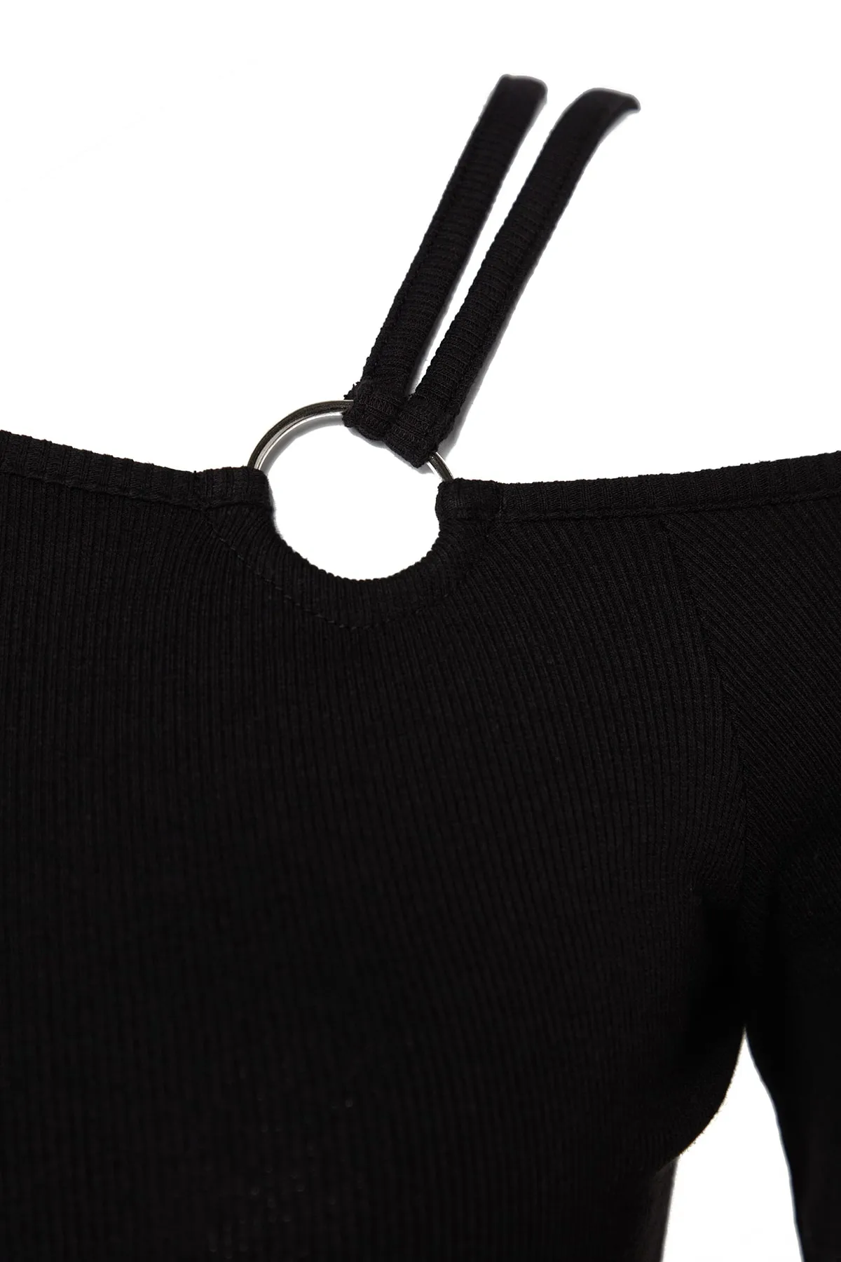 Trendyol Curve  Schwarze gerippte Strickbluse mit asymmetrischem Kragen TBBAW24AF00014