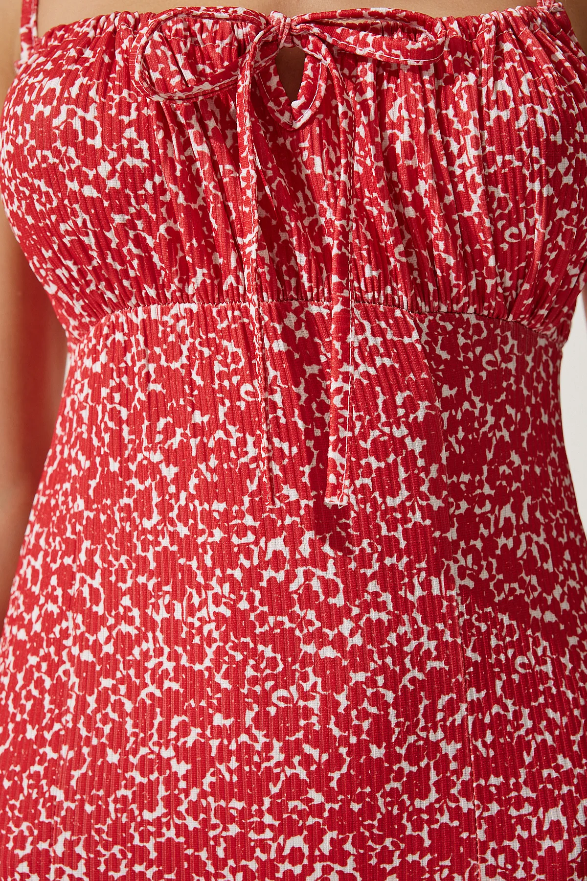 Happiness İstanbul  Leuchtendes Sommer-Strickkleid mit Schlitz in Rot und Weiß für Damen CI00029