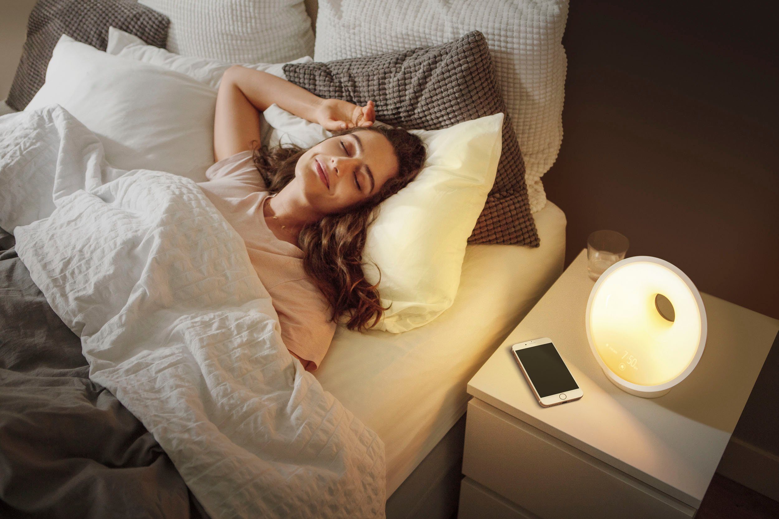 Philips Tageslichtwecker SmartSleep HF3672/01 mit 8 natürlichen Wecktönen, UKW Radio und 25 Lichteinstellungen