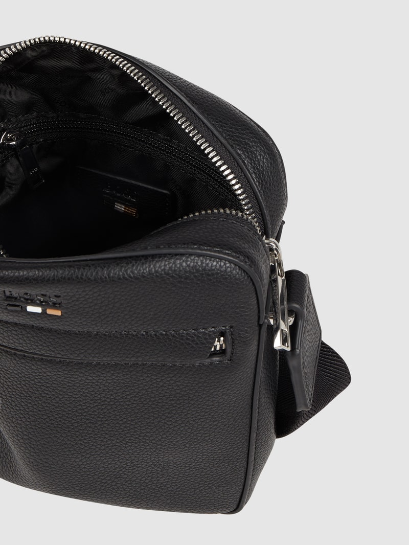 Umhängetasche in Leder-Optik Modell 'Ray' in schwarz