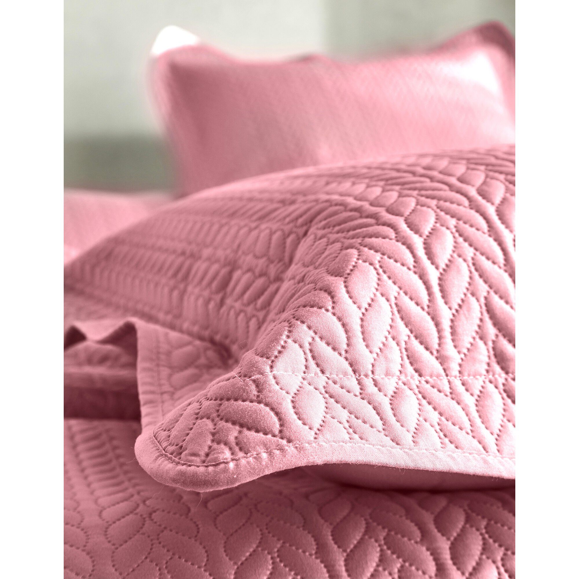 Couvre-lit matelassé microfibre motif géométrique