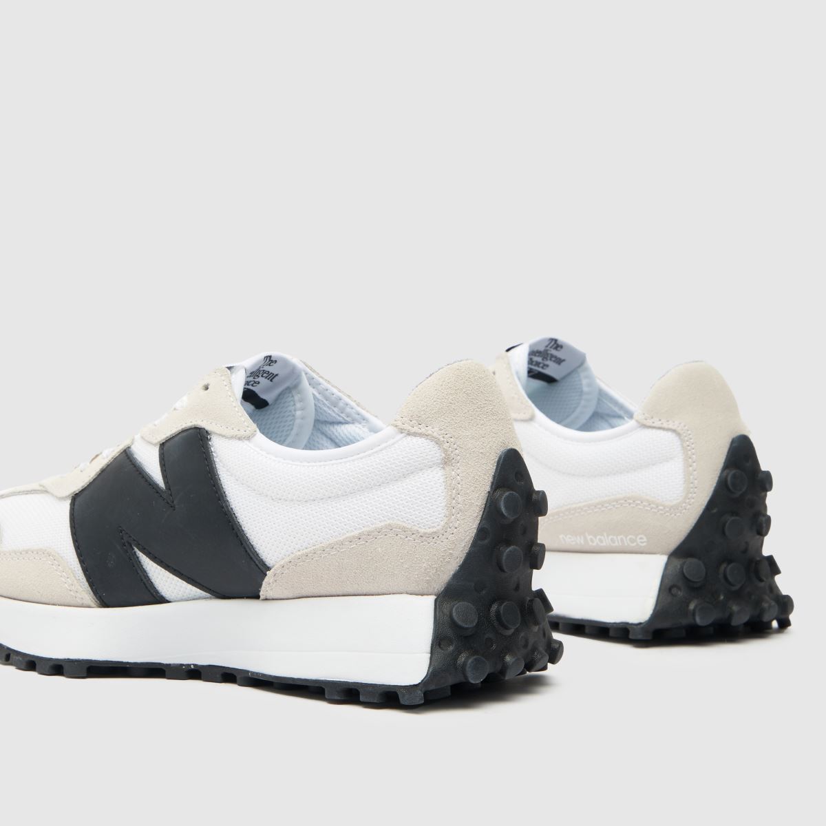 New Balance 327 sportcipő fehér és fekete színben