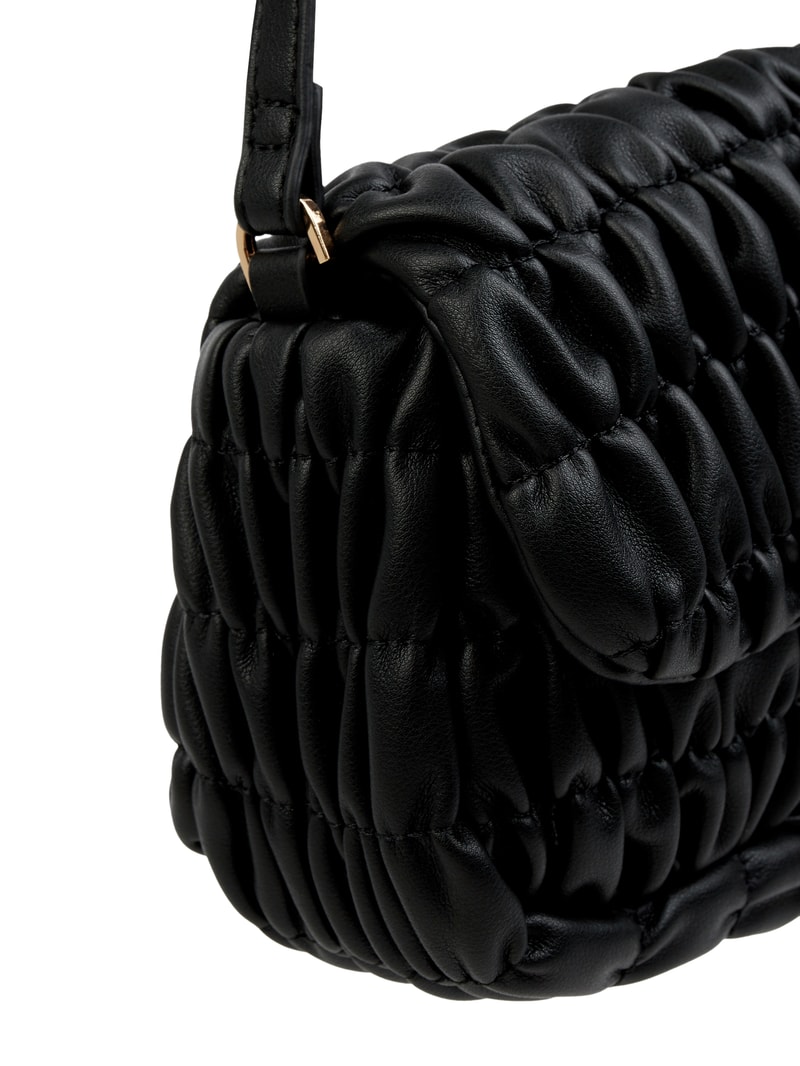 Crossbody Bag in Leder-Optik in schwarz