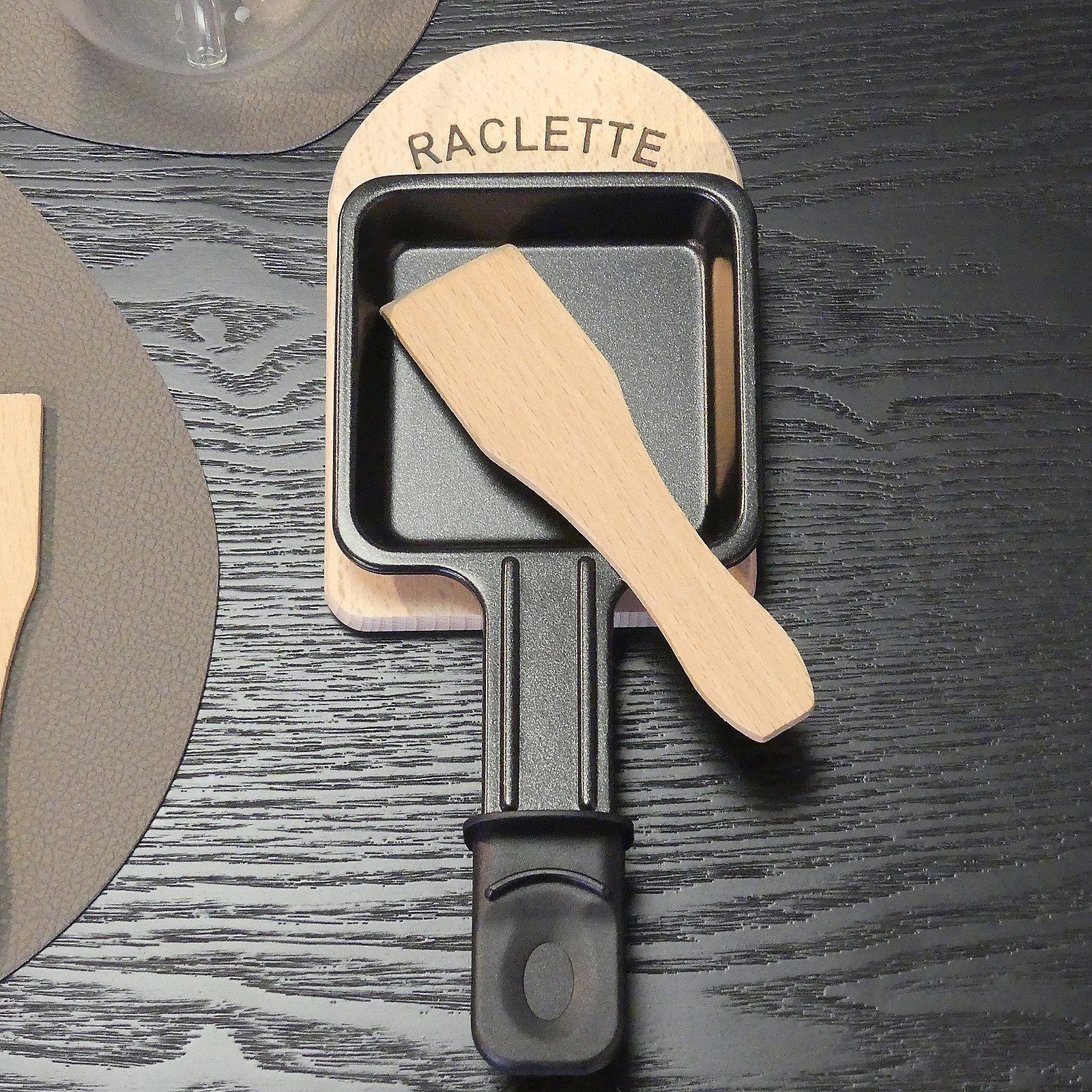 kela Raclette Baar, Untersetzer Raclettepfännchen 4-tlg, Buche FSC zertifiziert,14x9,5x1cm
