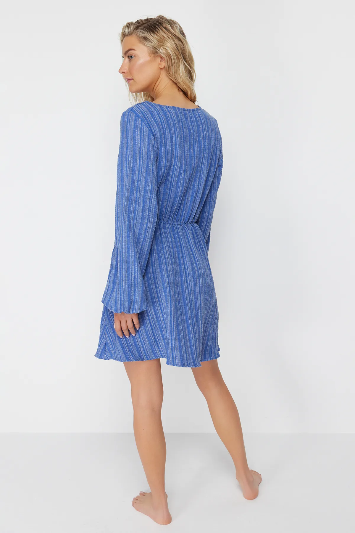Trendyol Collection  Blaues, gewebtes Mini-Strandkleid aus Leinenmischung zum Binden TBESS23EL00103