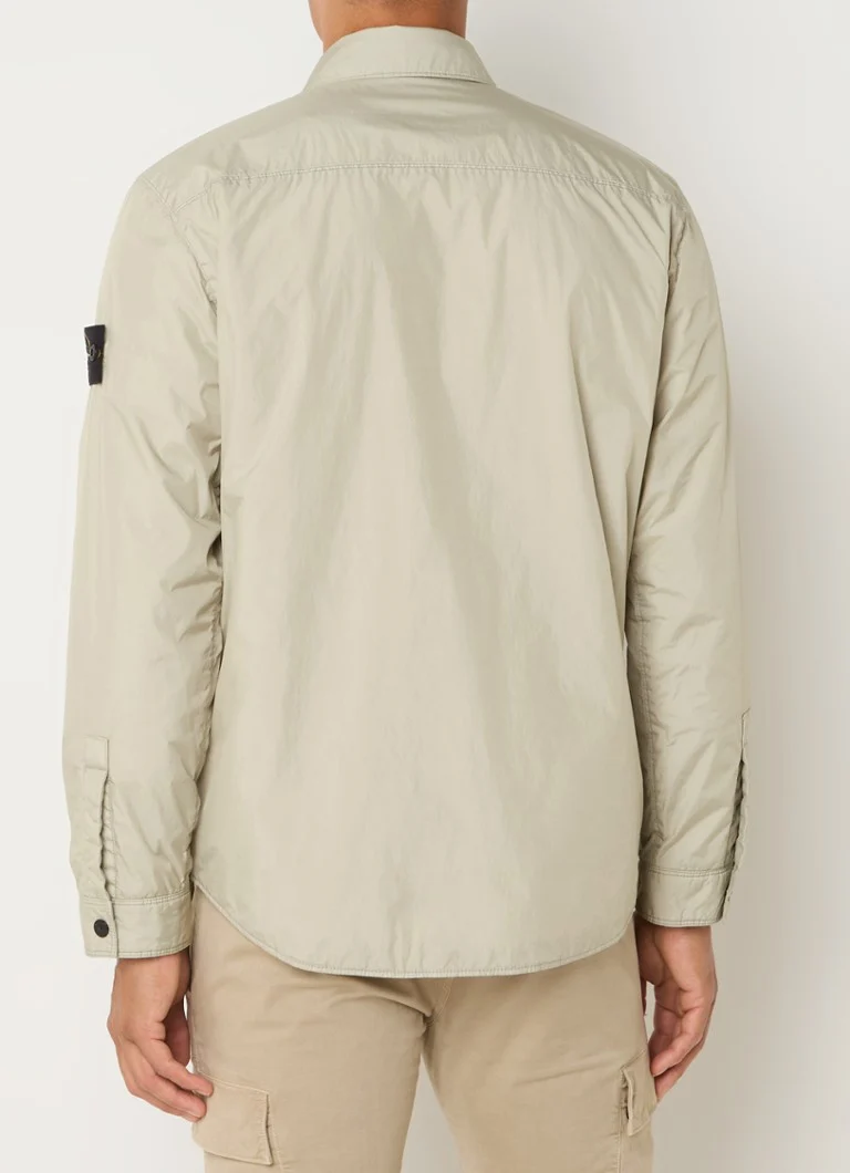 Jachetă matlasată Stone Island Q0123 cu buzunare laterale și logo.