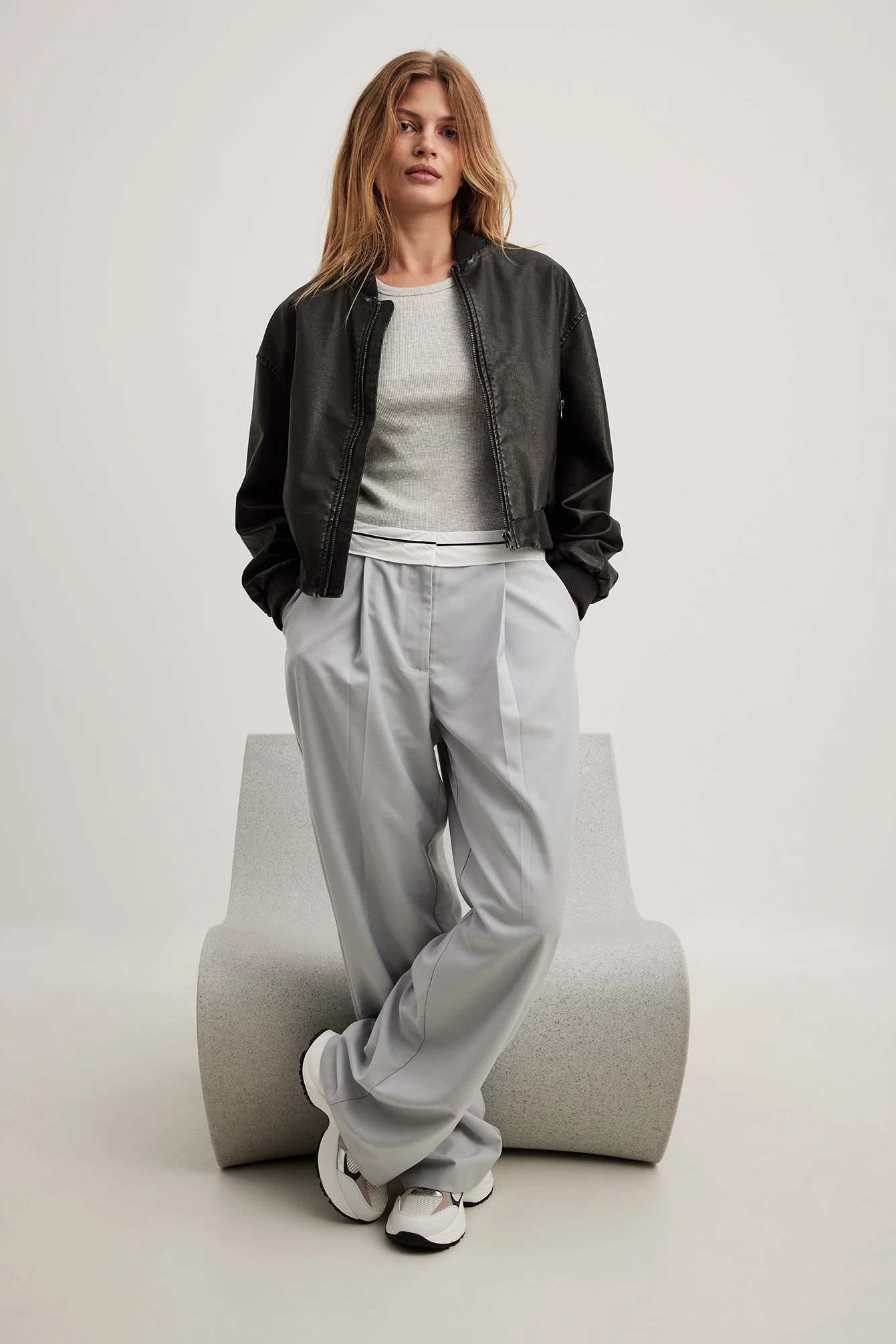 Mesh-Turnschuhe mit Wildlederdetails