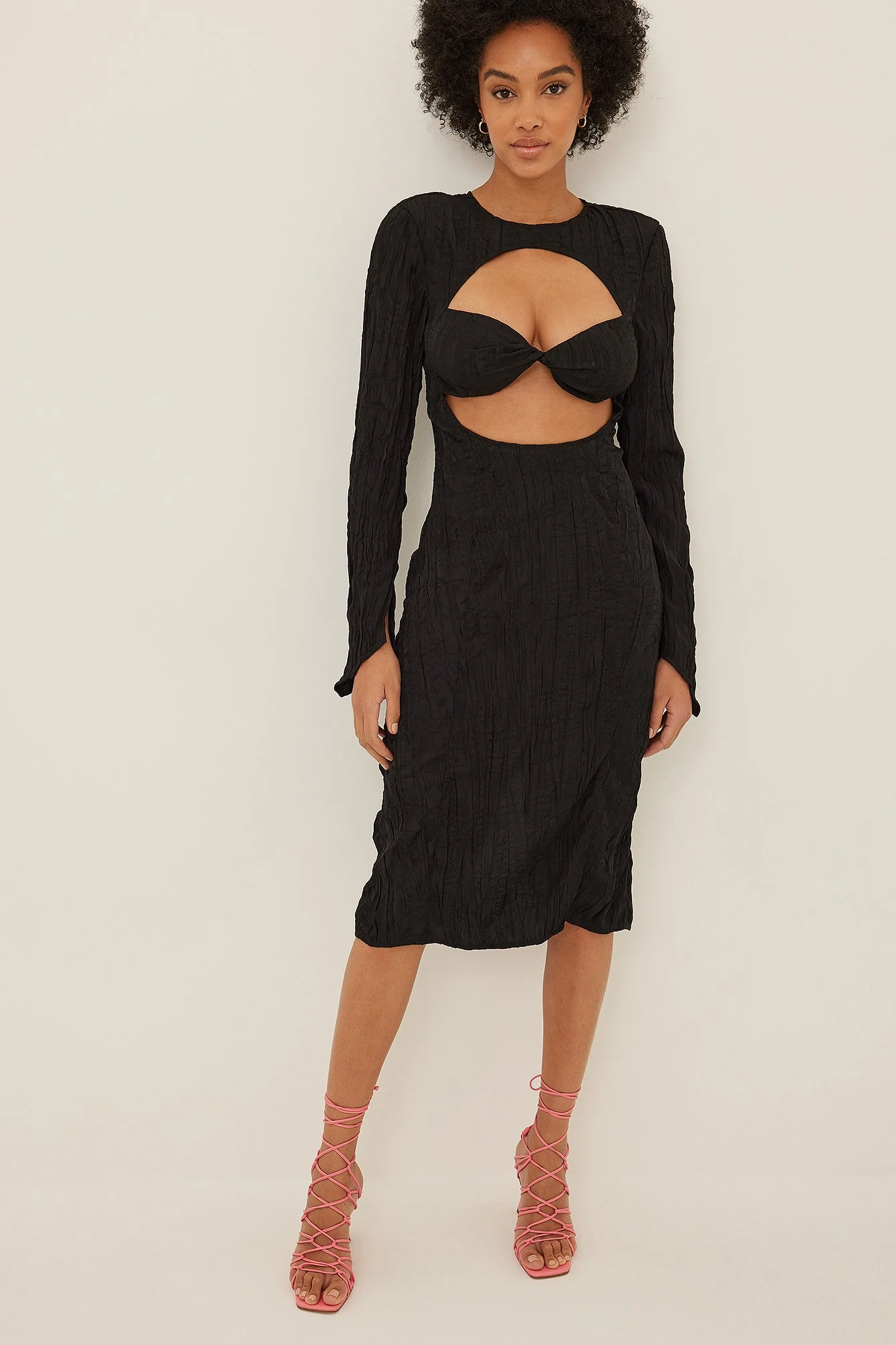 Strukturiertes Midikleid mit Körbchen
