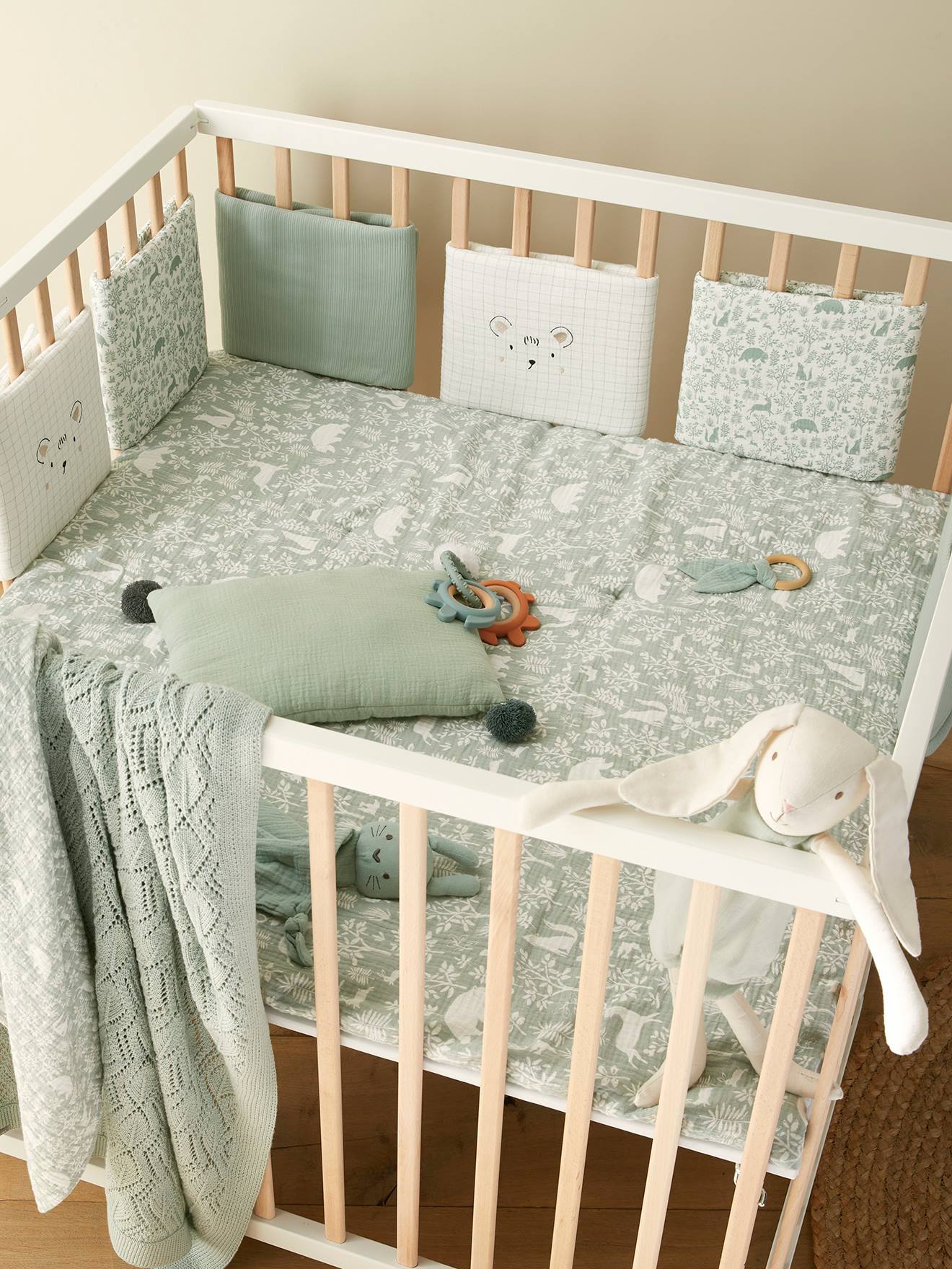 Vertbaudet Baby Bettumrandung/Laufgitter-Polster WALDSPAZIERGANG Oeko-Tex - salbeigrün