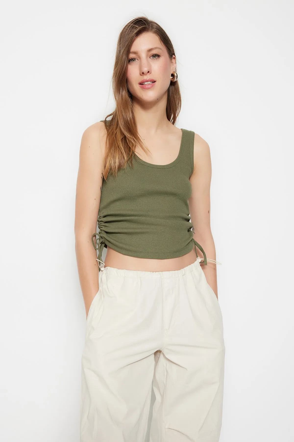 Trendyol Collection  Khaki-Beige 2er-Pack geripptes, flexibles Strick-Tanktop mit Faltendetail, Pool-Kragen TWOSS21AL0195
