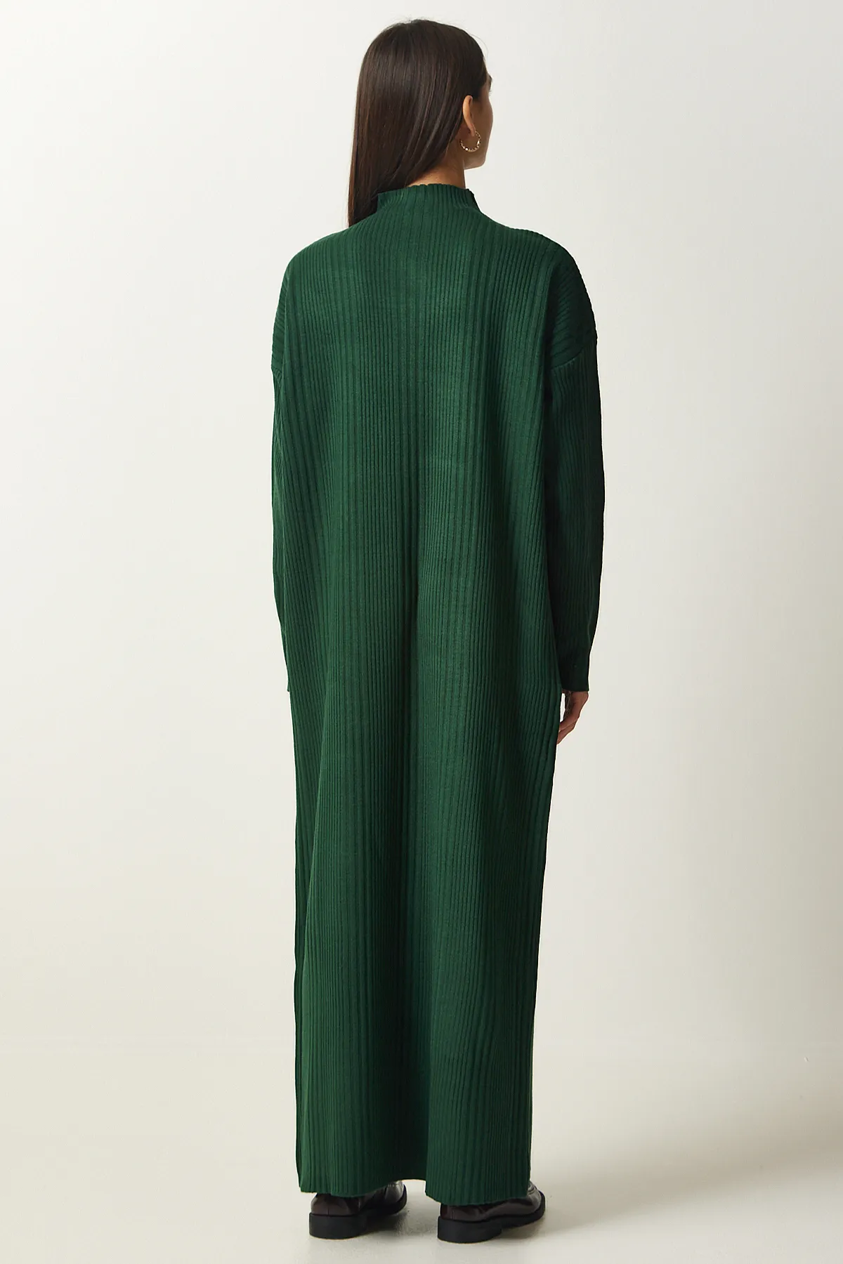 Happiness İstanbul  Dunkelgrünes Oversize-Strickkleid mit hohem Kragen für Damen XN00001