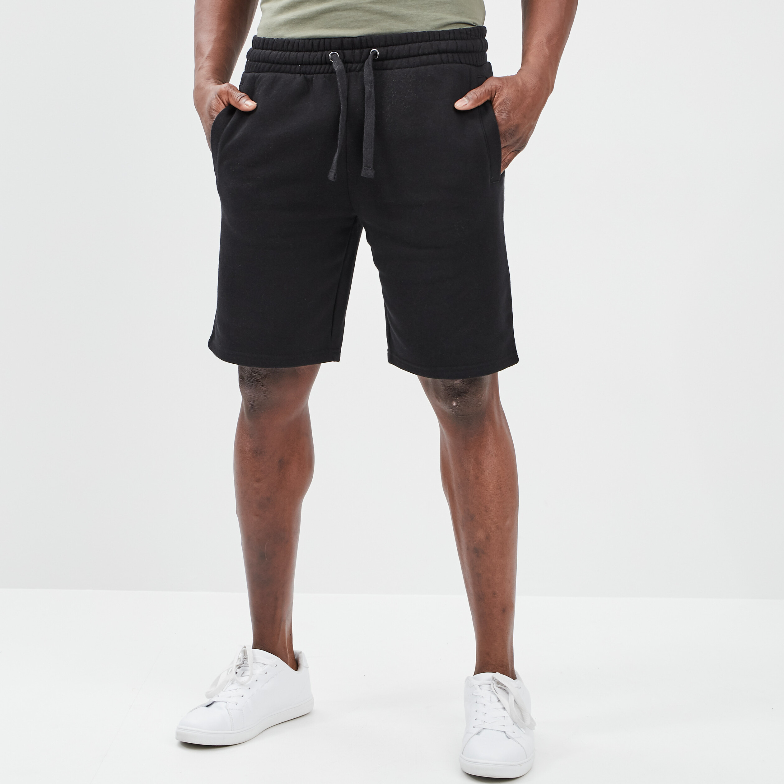 Short molletonné droit noir homme | La Halle