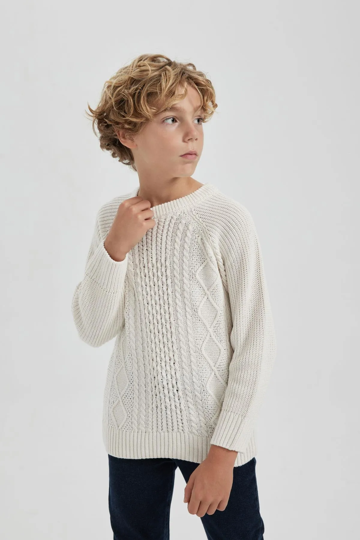 DeFacto  Strickpullover für Jungen mit normaler Passform und Rundhalsausschnitt