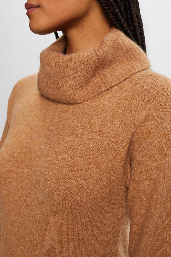 Midi-Strickkleid mit Wasserfall-Ausschnitt