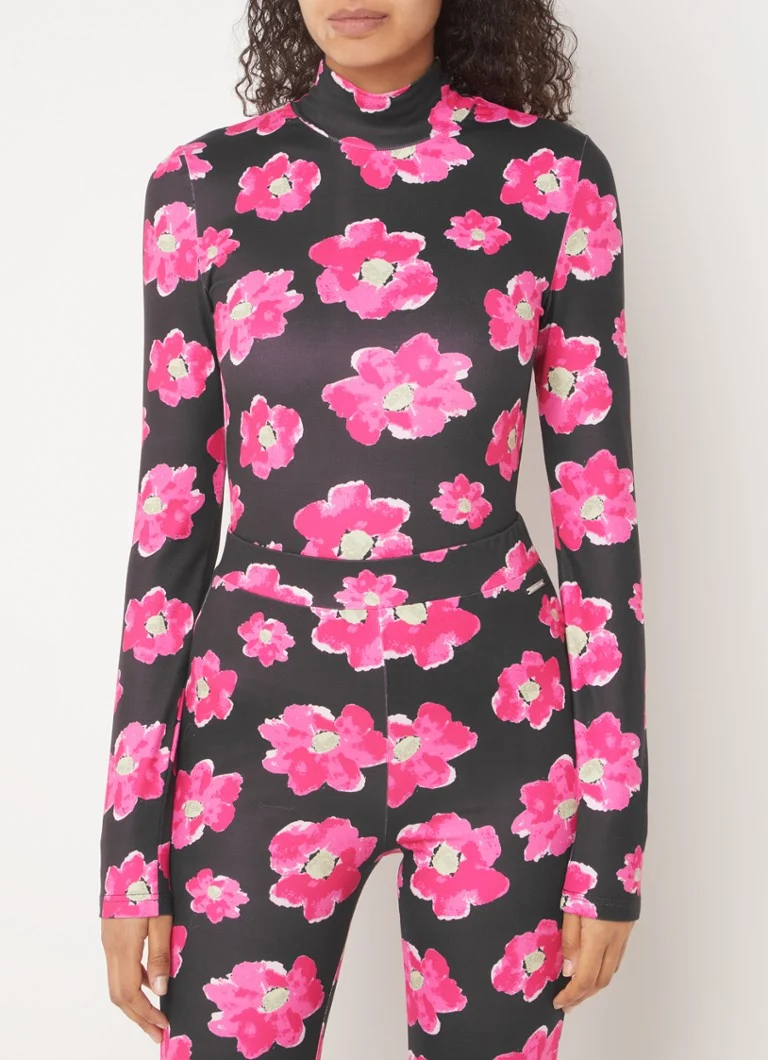 Colorful Rebel Neyo top with floral print and stand-up collar