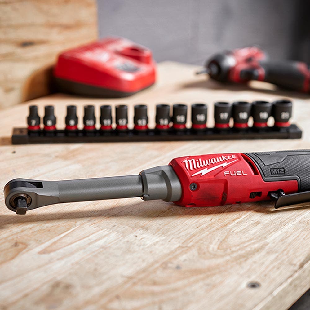 Chave de catraca de alta velocidade e longo alcance MILWAUKEE FUEL™ 12V 3/8