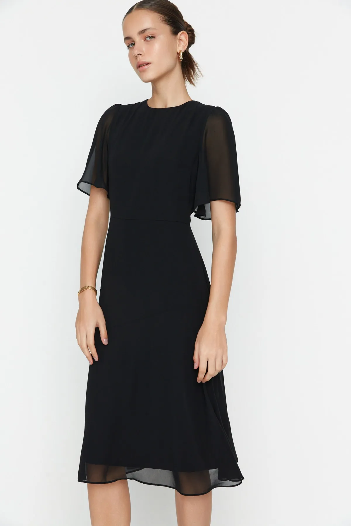 Trendyol Collection  Schwarzer Rock, Volant, Chiffon-gefüttertes Midi-Webkleid TWOSS22EL00733
